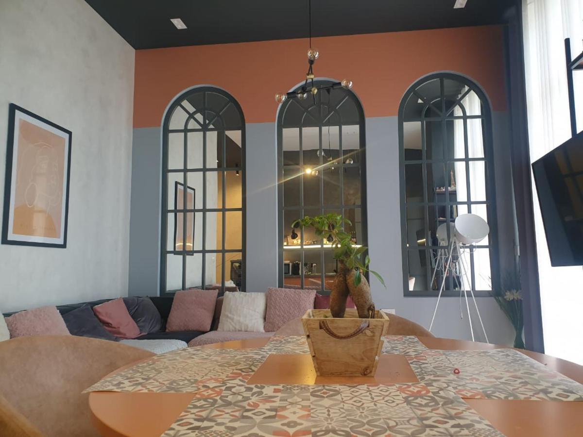 Stylish Two Bedroom House With Private Pool Tirana Bagian luar foto
