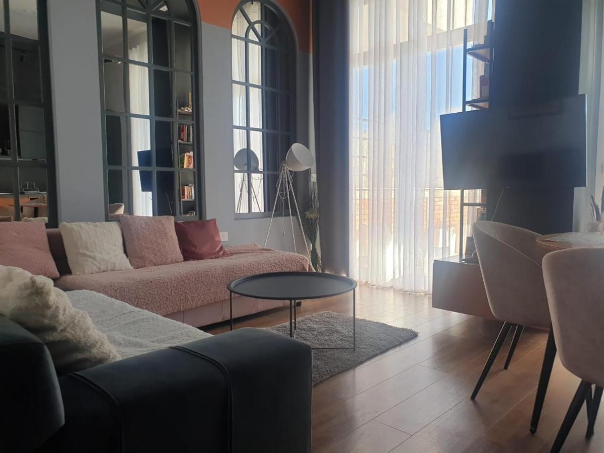 Stylish Two Bedroom House With Private Pool Tirana Bagian luar foto