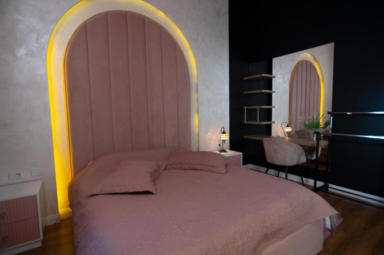 Stylish Two Bedroom House With Private Pool Tirana Bagian luar foto
