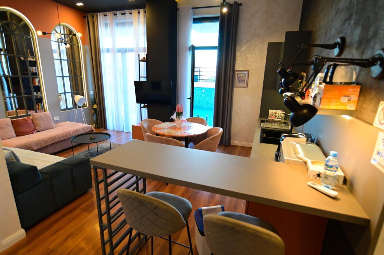 Stylish Two Bedroom House With Private Pool Tirana Bagian luar foto