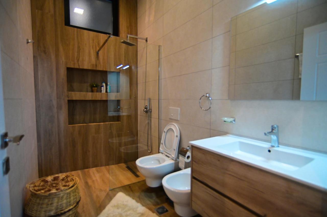 Stylish Two Bedroom House With Private Pool Tirana Bagian luar foto
