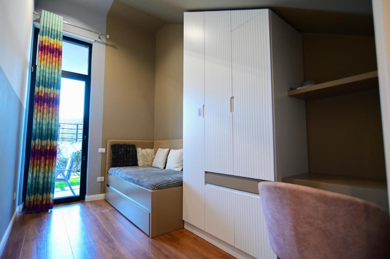 Stylish Two Bedroom House With Private Pool Tirana Bagian luar foto