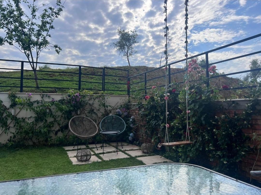 Stylish Two Bedroom House With Private Pool Tirana Bagian luar foto