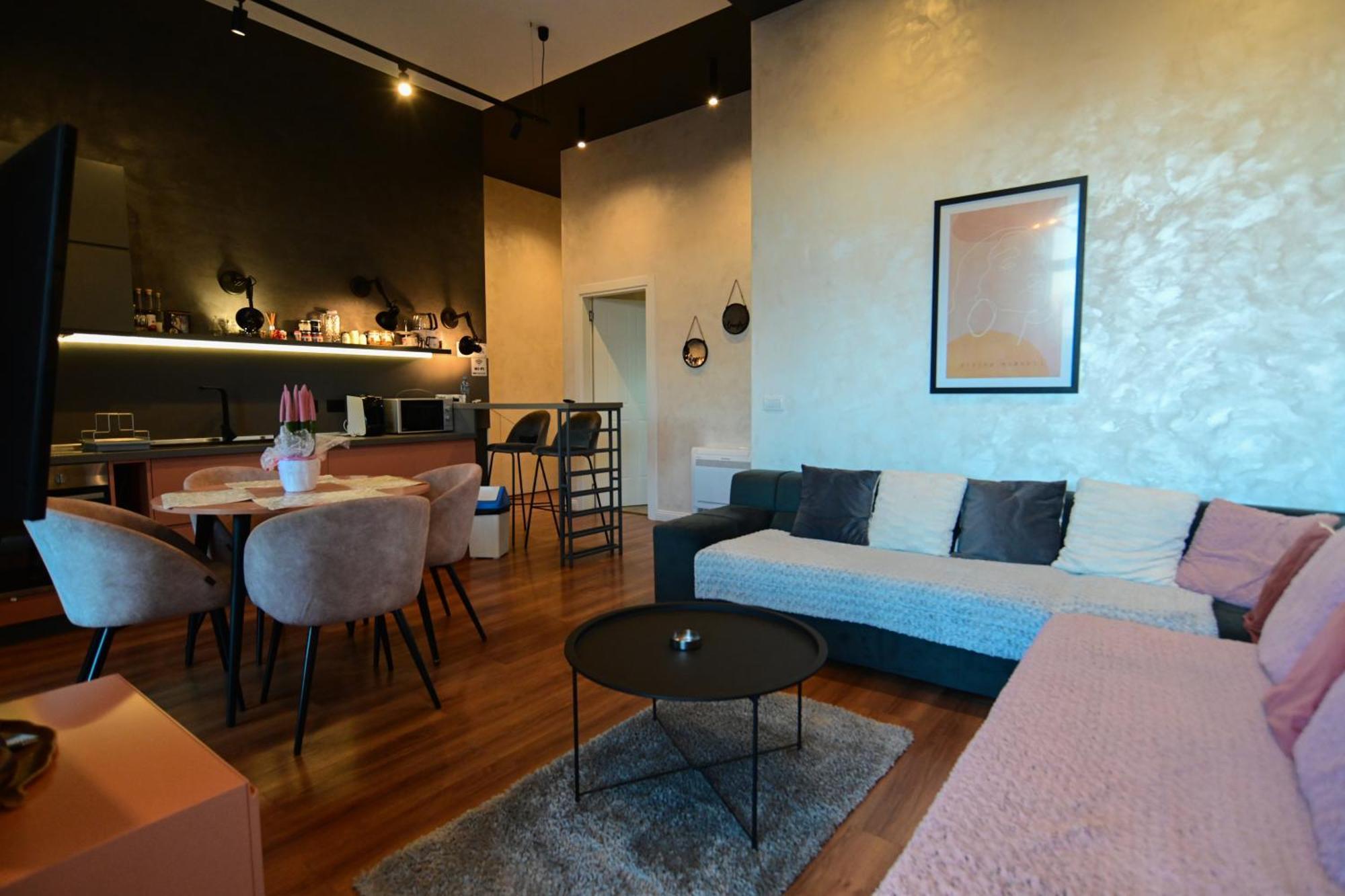 Stylish Two Bedroom House With Private Pool Tirana Ruang foto